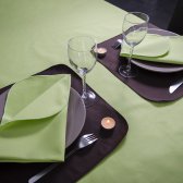 nappe vert anis et sets marrons